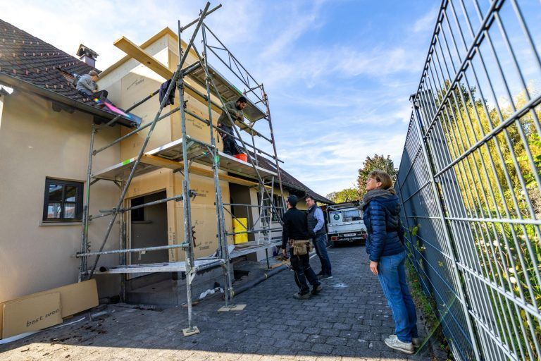 Baustart: NEUE-Patenkind Melina bekommt endlich ihren Außenlift