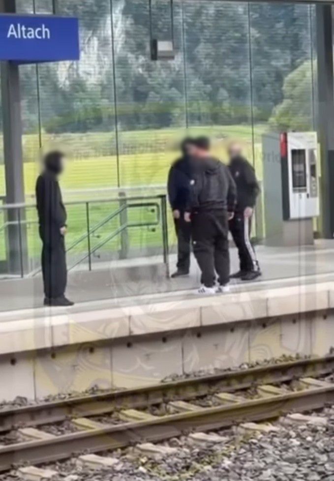 Gewaltvideo am Altacher Bahnhof: Polizei kündigt Anzeigen gegen Fußballfans an