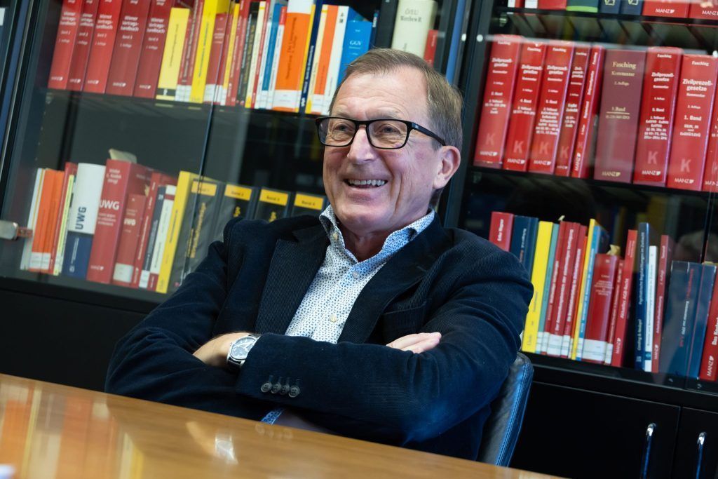 Drei Fälle mit &#8230; Martin Mennel: Der Haussklave, ein ungültiges Testament  und Polizisten im Jagdfieber