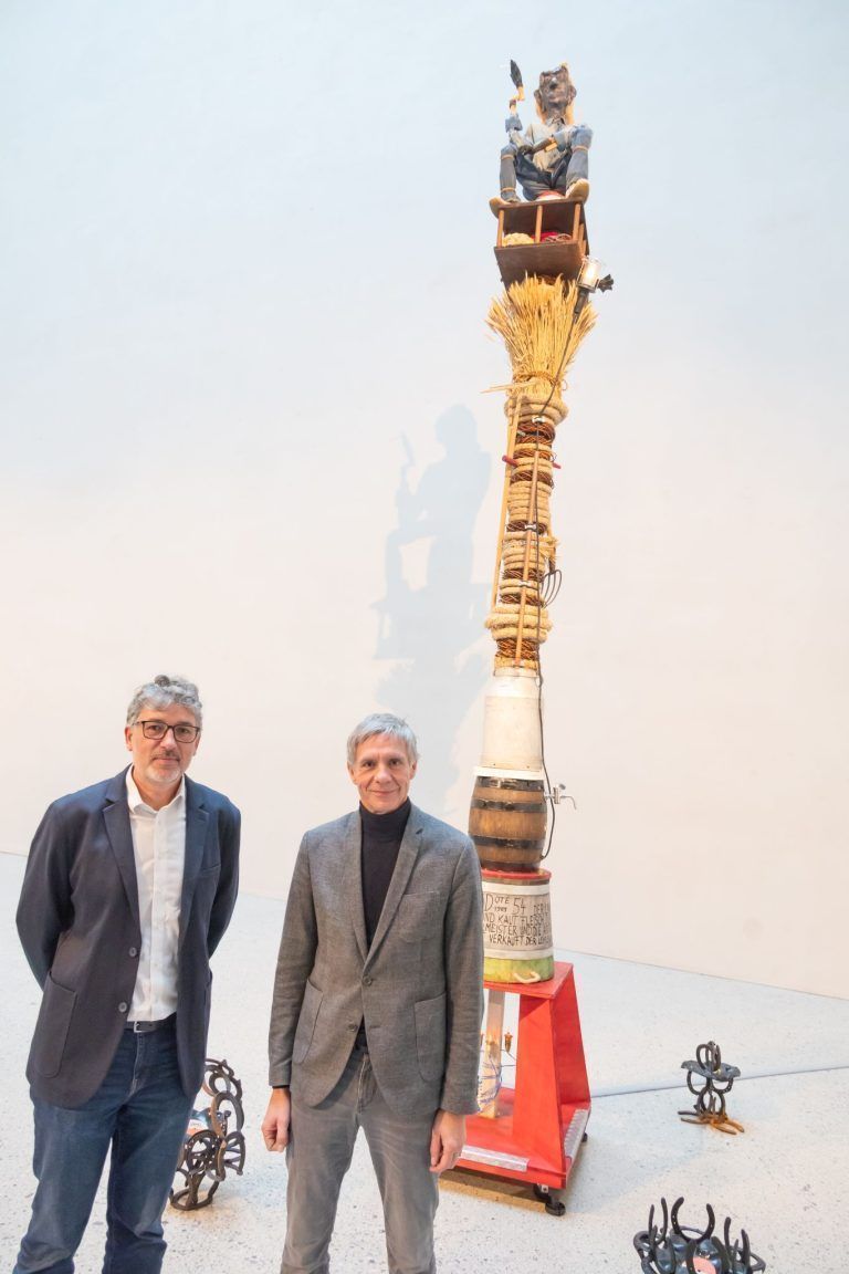 Rauchend über dem Unrat der Geschichte