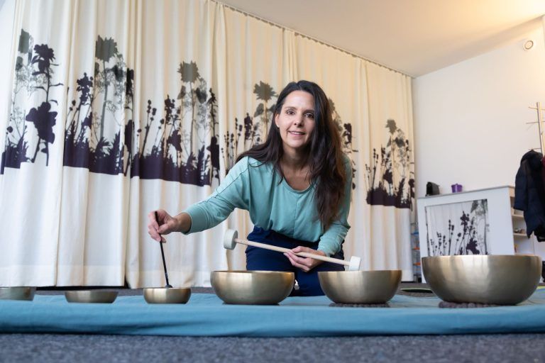 Mit Klängen und ätherischen Ölen innerlich auf Reisen gehen