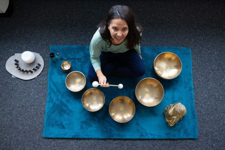 Mit Klängen und ätherischen Ölen innerlich auf Reisen gehen