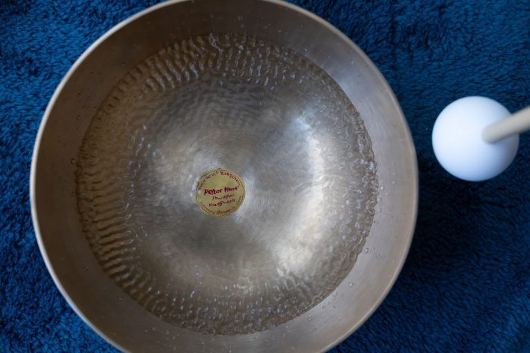 Mit Klängen und ätherischen Ölen innerlich auf Reisen gehen