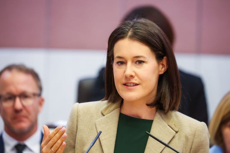 "Ihre unterirdische Kommunikation hat das ganze Land gegen Sie aufgebracht"