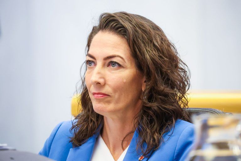 "Ihre unterirdische Kommunikation hat das ganze Land gegen Sie aufgebracht"