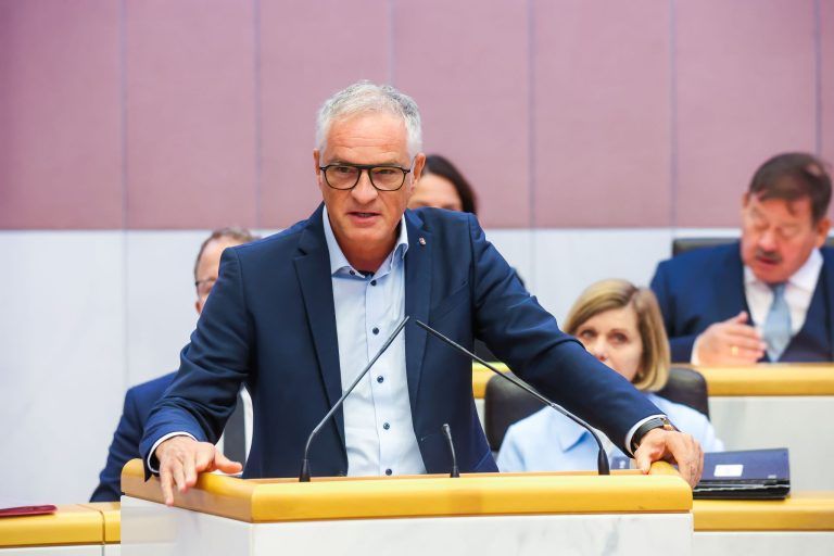 "Ihre unterirdische Kommunikation hat das ganze Land gegen Sie aufgebracht"