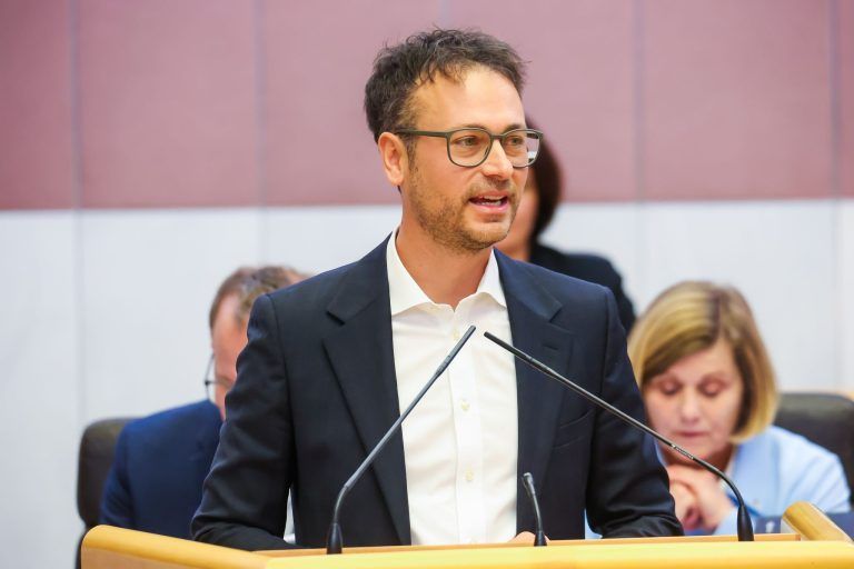 "Ihre unterirdische Kommunikation hat das ganze Land gegen Sie aufgebracht"