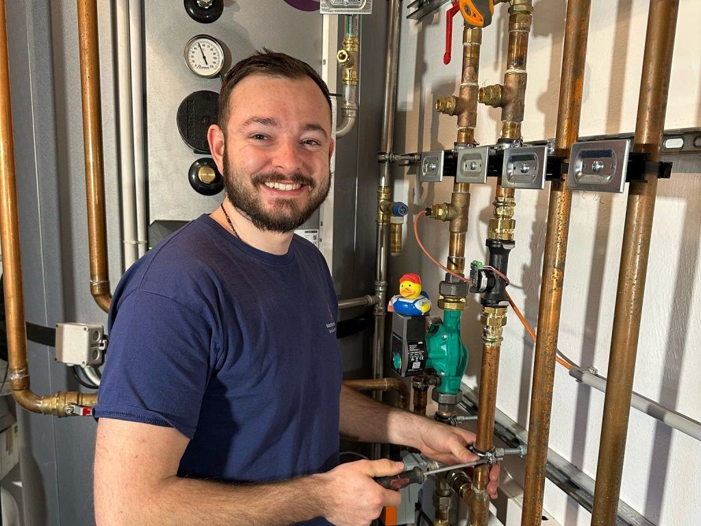 Installateur mit Köpfchen, Herz und Handwerk