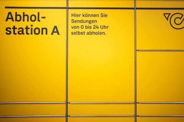 ÖBB und Post stellen 24/7-Poststationen vor Bahnhöfen auf