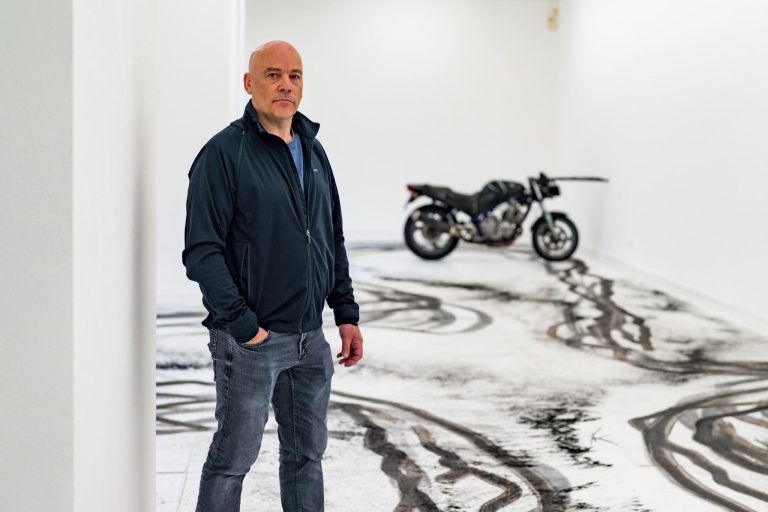 Ultramateria: Kunst im Maschinenraum der Zukunft