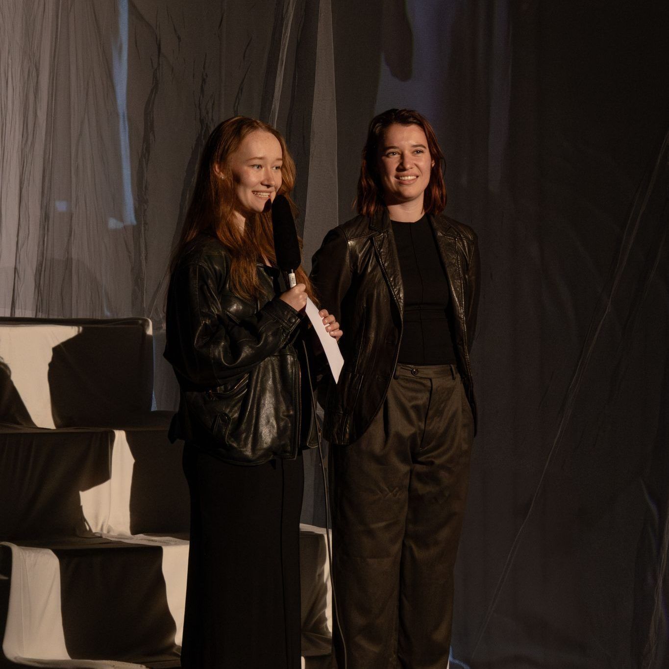 Ausstellung Zwischen Vergötterung und Verachtung