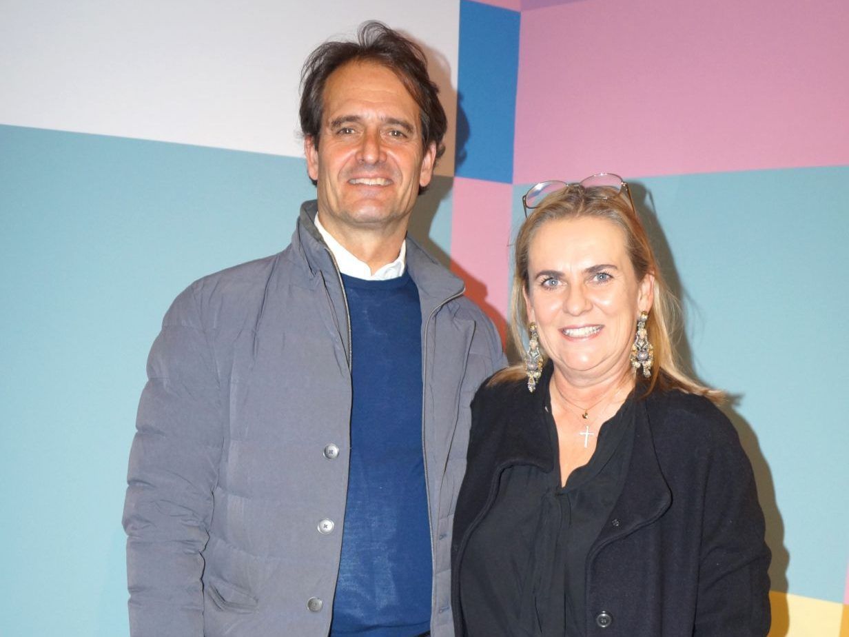 Ausstellung „Shift“: Digitale Lichtkunst trifft auf geometrische Malerei