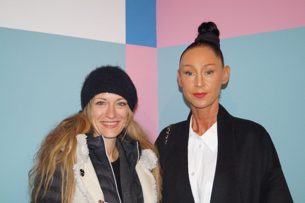 Ausstellung „Shift“: Digitale Lichtkunst trifft auf geometrische Malerei