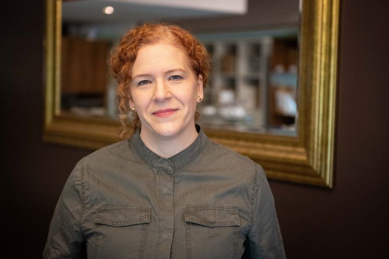 EPU Serie, Irmgard Marte macht Schokoladen und Pralinen selbst.