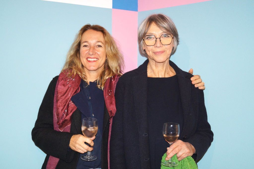 Ausstellung „Shift“: Digitale Lichtkunst trifft auf geometrische Malerei