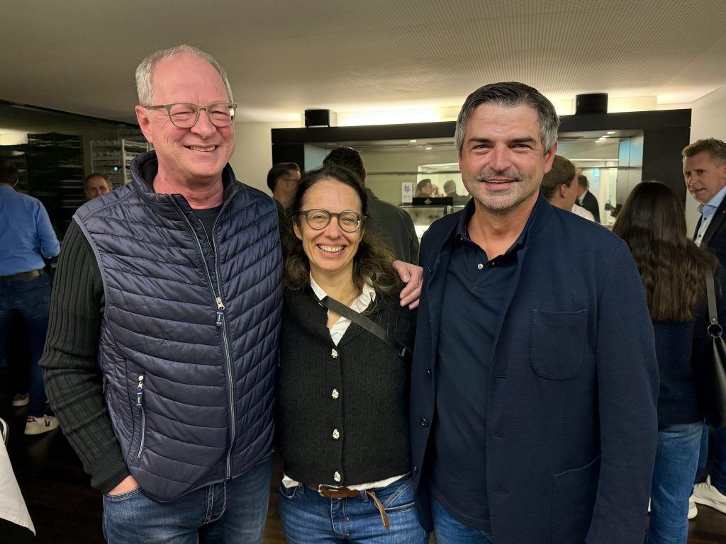 Humor im Doppelpack: AK-Charity bringt 33.318,80 Euro für den guten Zweck