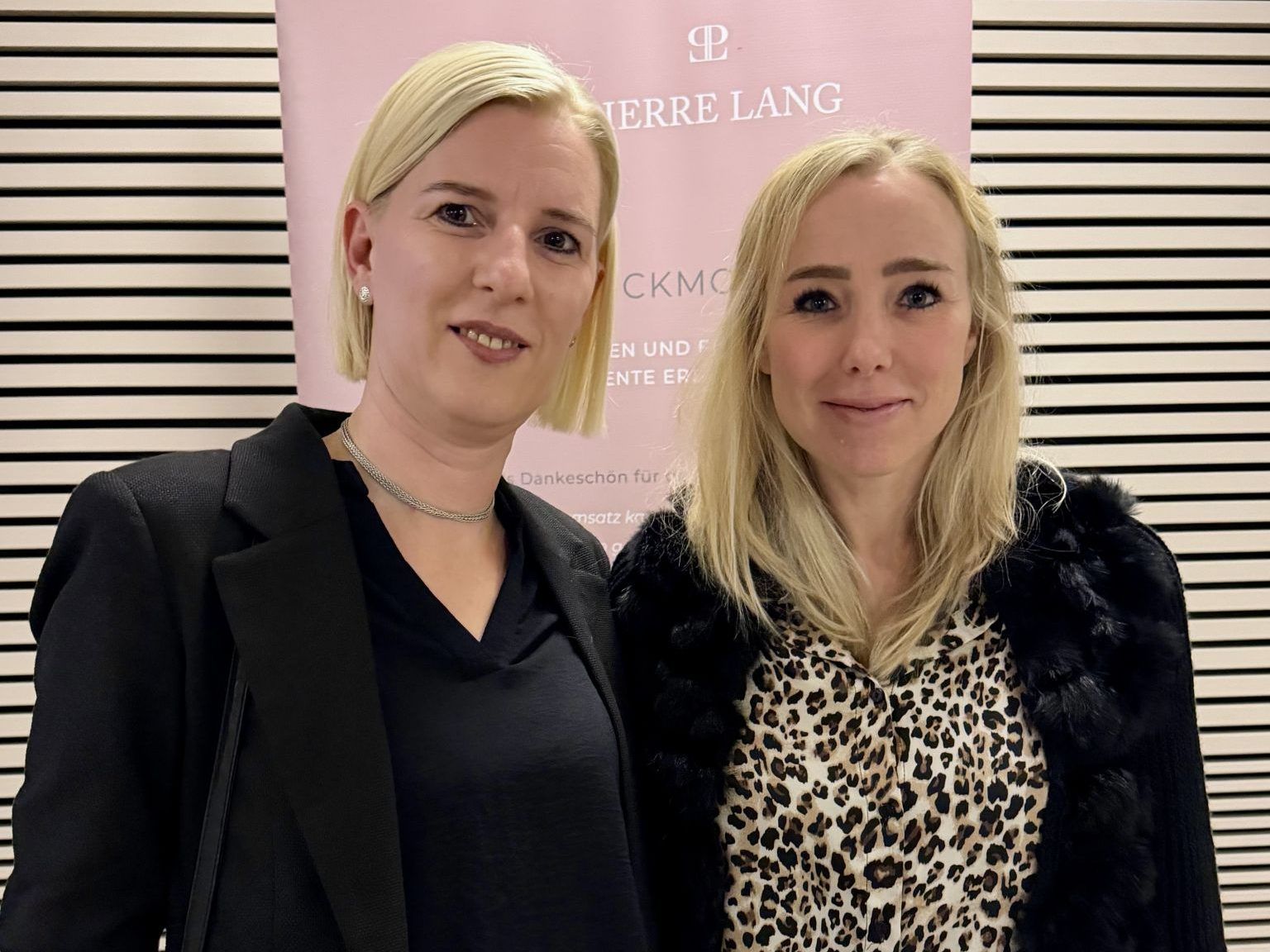 Wenn die Hormone Tango tanzen: „Die Feuerbienen“ feiern grandiose Kabarett-Premiere