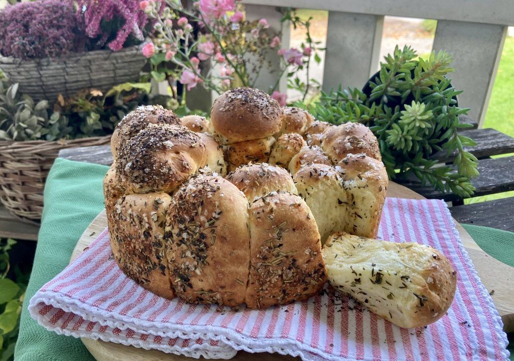 Aromatisches Kräuter-Zupfbrot