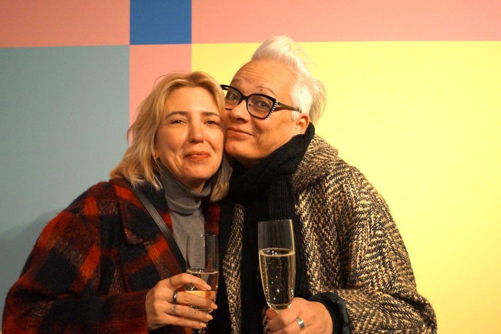 Ausstellung „Shift“: Digitale Lichtkunst trifft auf geometrische Malerei