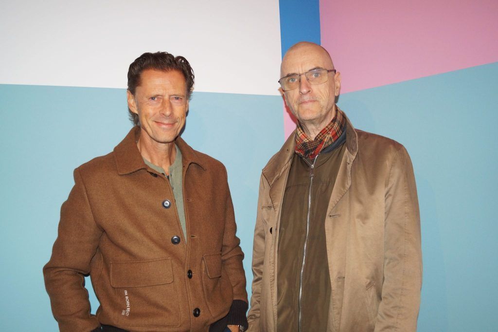 Ausstellung „Shift“: Digitale Lichtkunst trifft auf geometrische Malerei