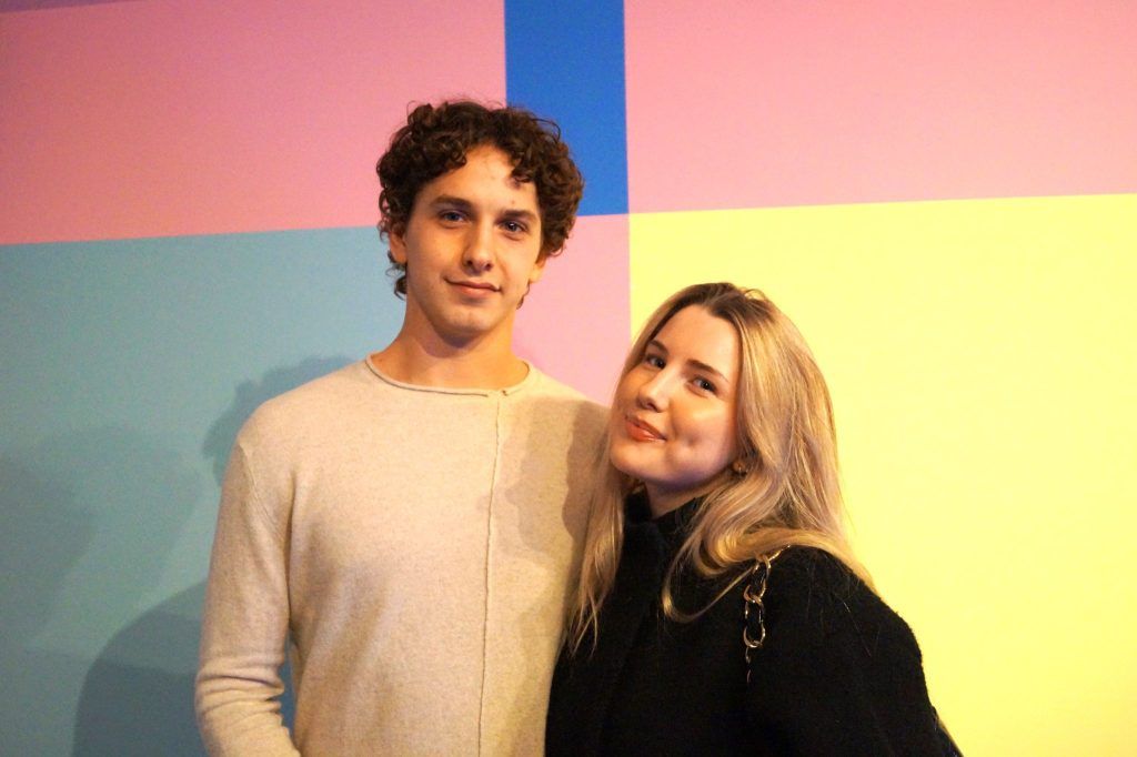 Ausstellung „Shift“: Digitale Lichtkunst trifft auf geometrische Malerei