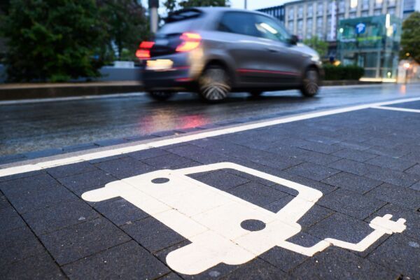 EU lockert CO2-Zielwerte für Autos