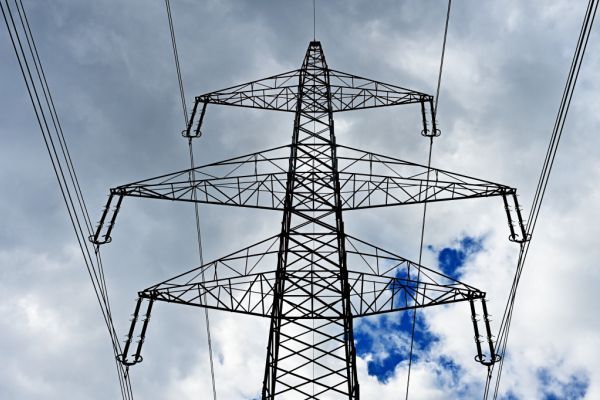 Mattle mit scharfer Kritik an steigenden Netzkosten