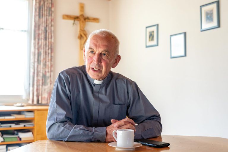 „Wir leben in einer dunklen Welt, in die das Licht hinein geboren ist“