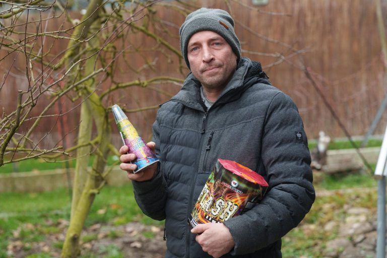 Wie verbringt man den Silvesterabend als Pyrotechniker mit Hund?