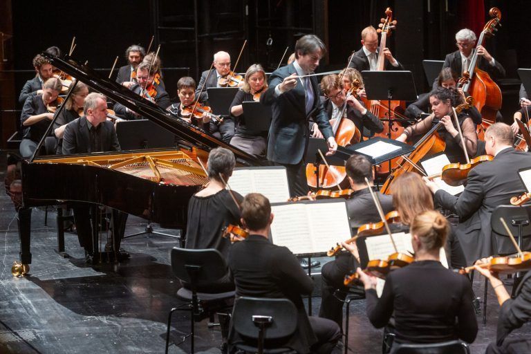 Leuchtende Klänge in dunkler Jahreszeit