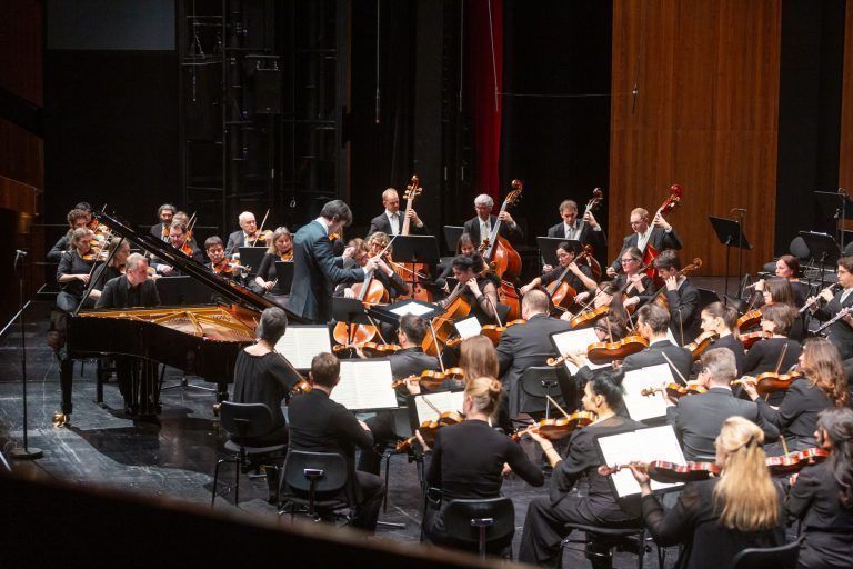 Leuchtende Klänge in dunkler Jahreszeit