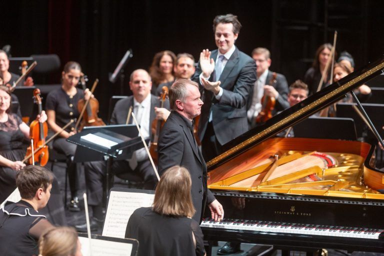 Leuchtende Klänge in dunkler Jahreszeit