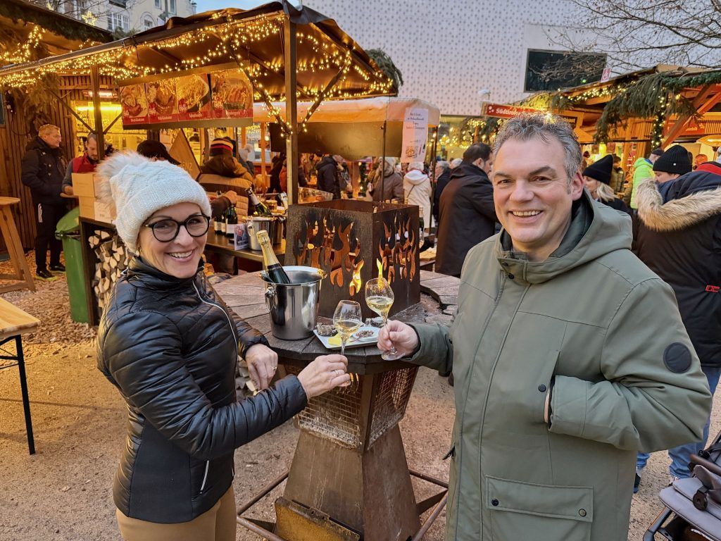 Weihnachtsmarkt der Sinne mit Austern und Champagner