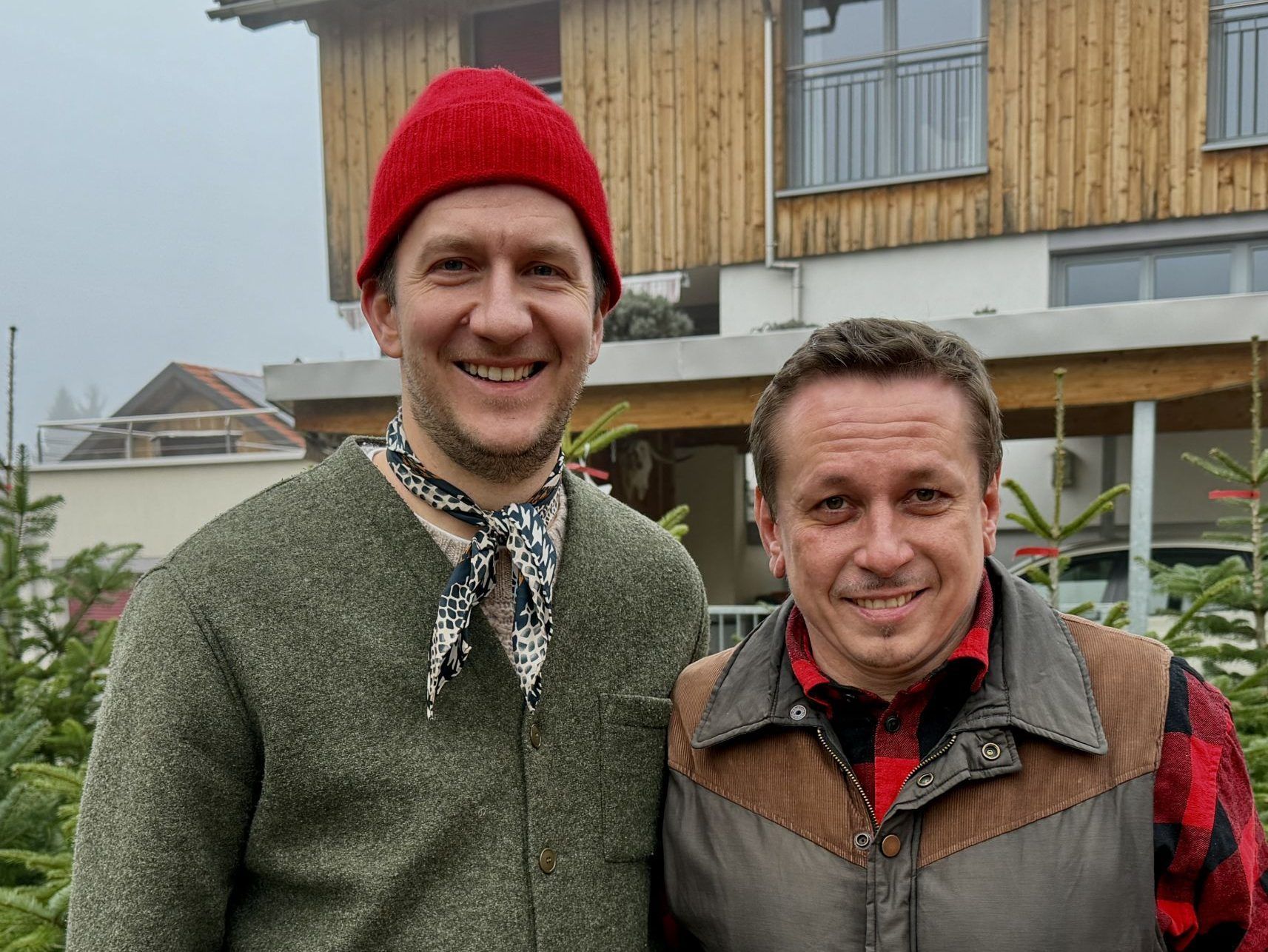 Traditionelles Christbaumschneiden: Ein Moment der Begegnung und des Gebens