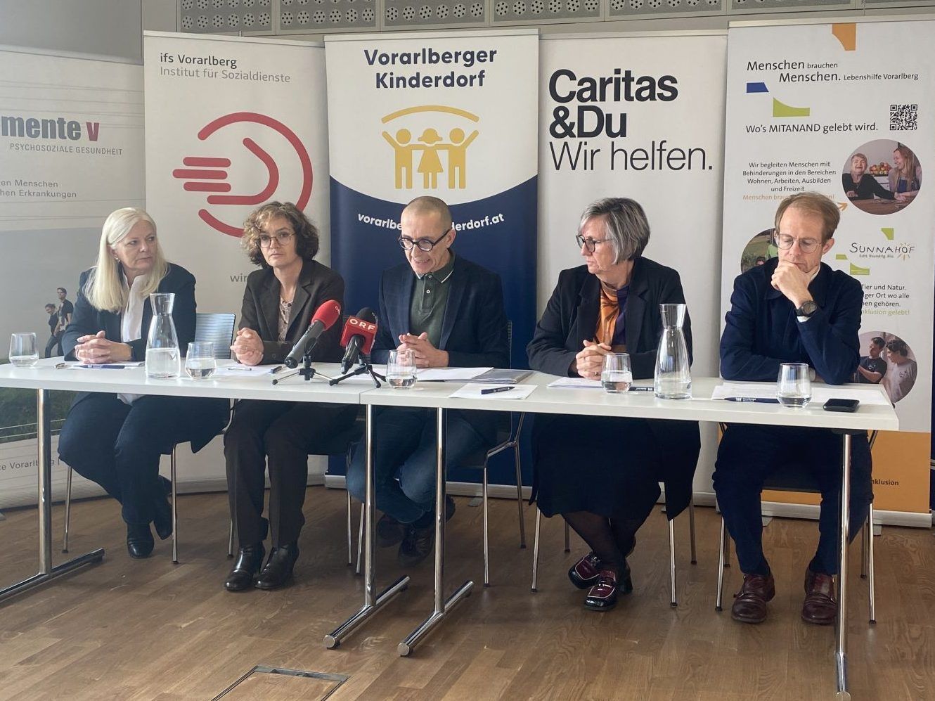 Sozialeinrichtungen im Widerstand und ein neues Psychiatriekonzept