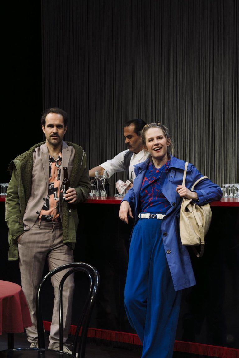 KEINER HAT GESAGT, DASS DU AUSZIEHEN SOLLST. EINE EHE IN ZEHN SITZUNGEN.