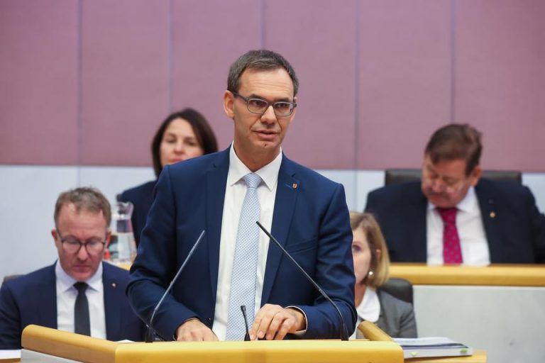 Debatte um Landesbudget: Zwischen "Mut zu Reformen" und "Blasphemie"