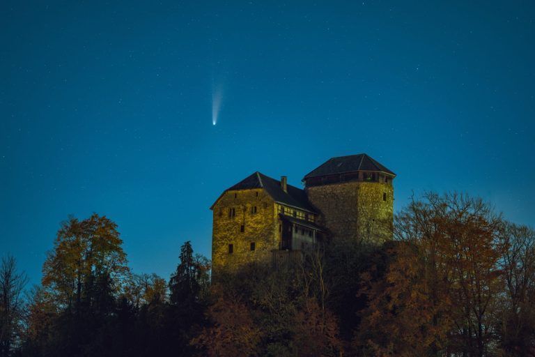 Rückblick 2025: Supermond, Polarlichter und seltene Kometen am Vorarlberger Himmel