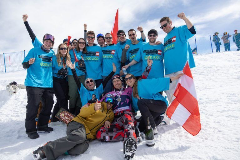Die Goldmedaille hängt bereits an seiner Wand