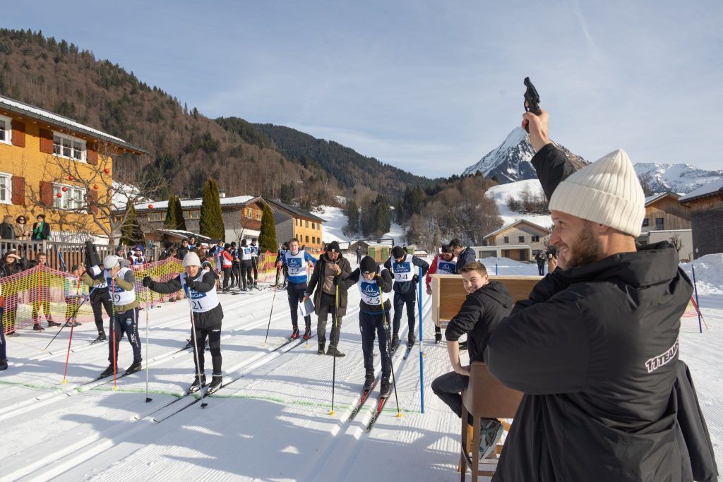 Grün-Weißes Schneegestöber im Wald