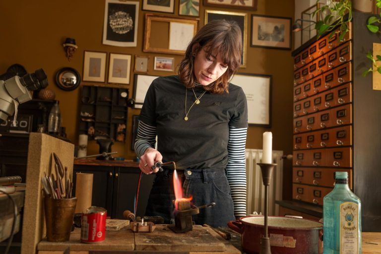 Warum eine Bregenzer Goldschmiedin ausschließlich mit recyceltem Gold arbeitet