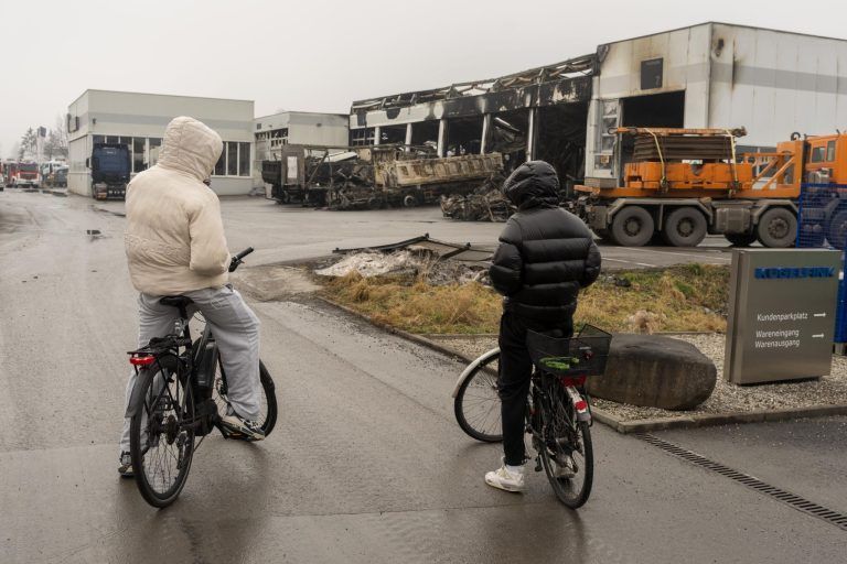 Passanten zu Großbrand in Lustenau: "Mein Geländewagen war vor einer Woche zum Vorführen da"