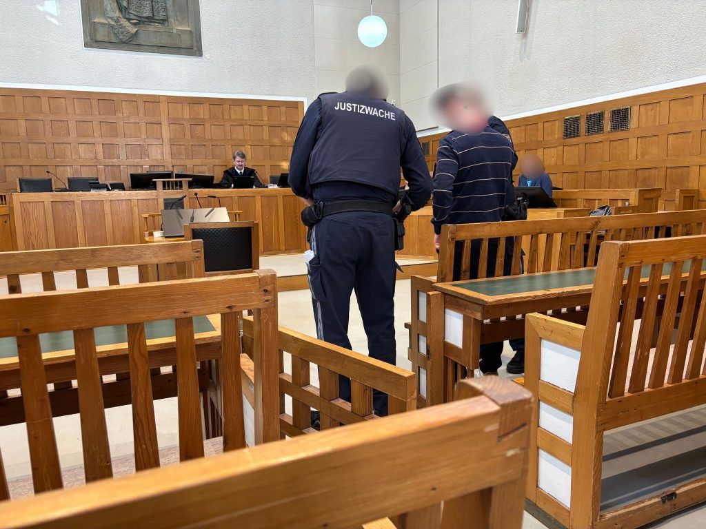 Drogenüberfall mit Pistole: Haftstrafe für zwei junge Männer