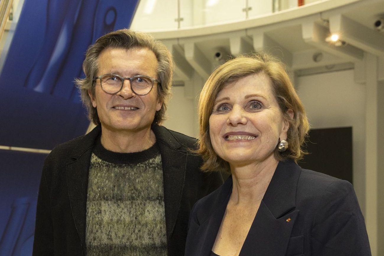 „Everything is unreal“: Eine Ausstellung über textile Raumillusionen