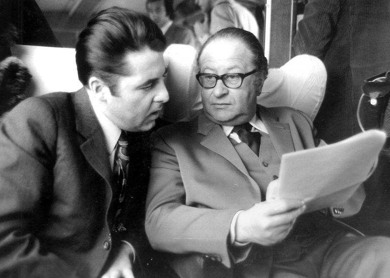 APA3305829-2 – 16122010 – WIEN – STERREICH: ZU APA 338 II – Der ehemalige SP-Bundeskanzler Bruno Kreisky wre am 22. Jnner 2011 100 Jahre alt geworden. Zahlreiche Projekte sind geplant. Die Republik sterreich wrdigt den 1990 verstorbenen Politiker am 21. Jnner 2011 mit einem Festakt in der Hofburg. Archivbild: Heinz Fischer (l.) und Bruno Kreisky [&hellip;]