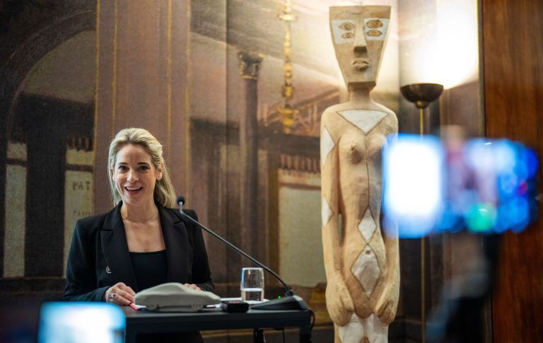 Eine Hebamme der kunstvollen Dinge