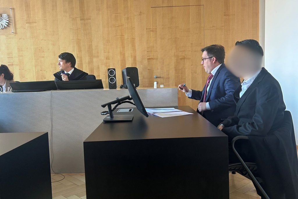 Reichkriegsflagge, Messer und gefährliche Drohung am Pfänder