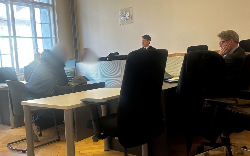 Ex-Partnerin mit Veröffentlichung intimer Fotos und Anmeldung in Swingerclub gedroht