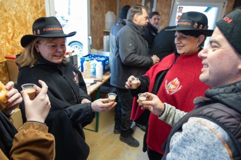 Funkengota: Eine Frau für den Funken