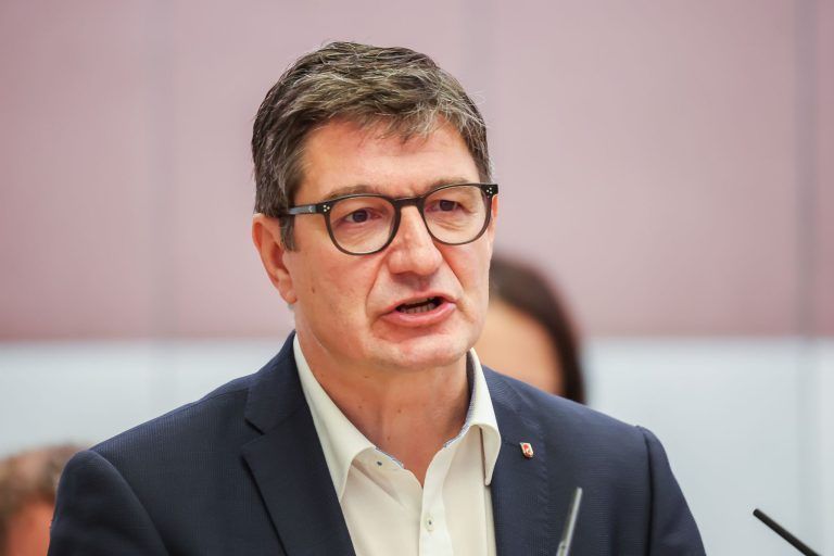 Loewy zu Kinz-Sager: "Zeugt von seinem rassistischen Ressentiment"